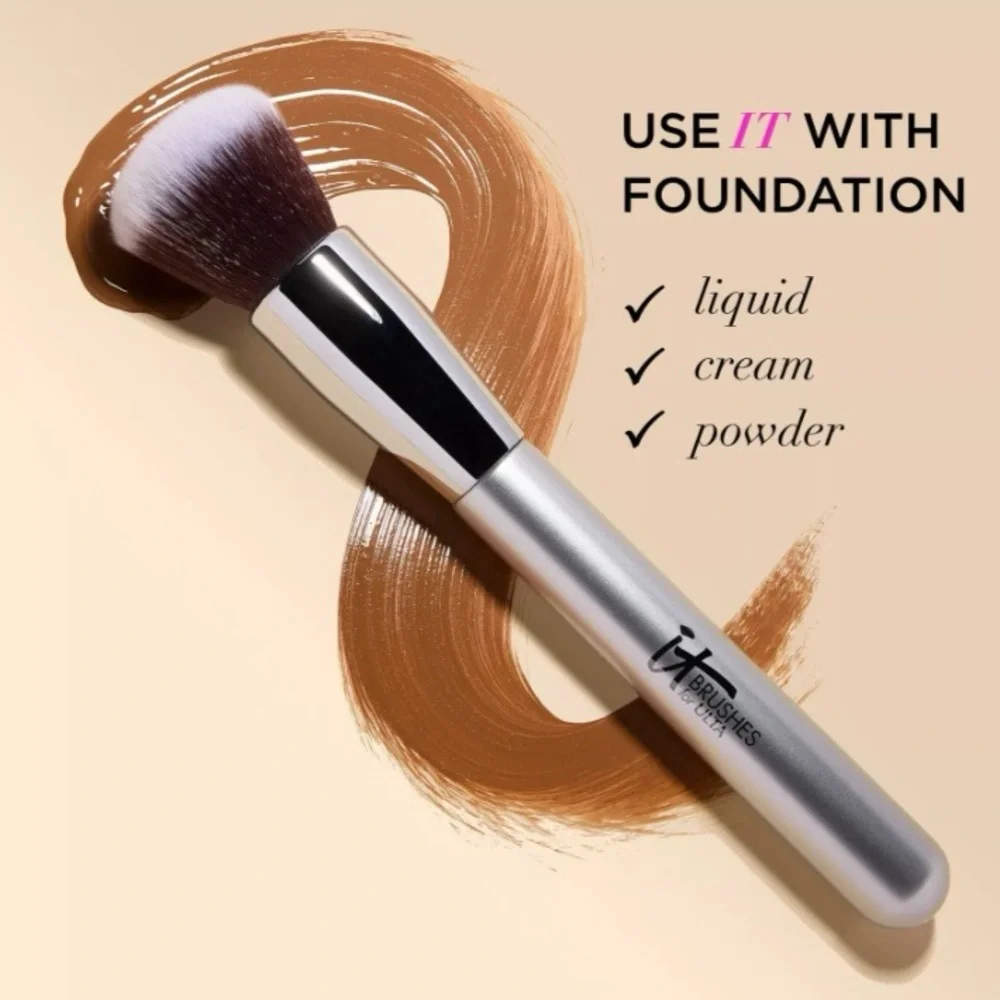 NWT, IT cosmetics brushes for Ulta, Airbrush blurring Fluffy Foundation #101